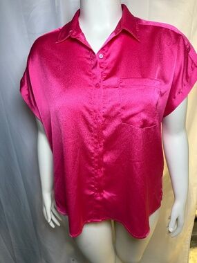 Entro Womens Medium Hot Pink Satin Button Up Short Sleeve Collared Blouse Top